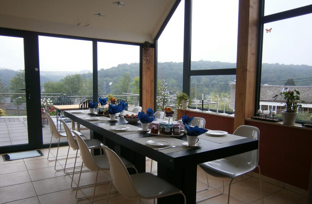 Le Bouchat-oreille Bed and breakfast Spontin